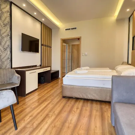 Park Panzio בית הארחה 3*